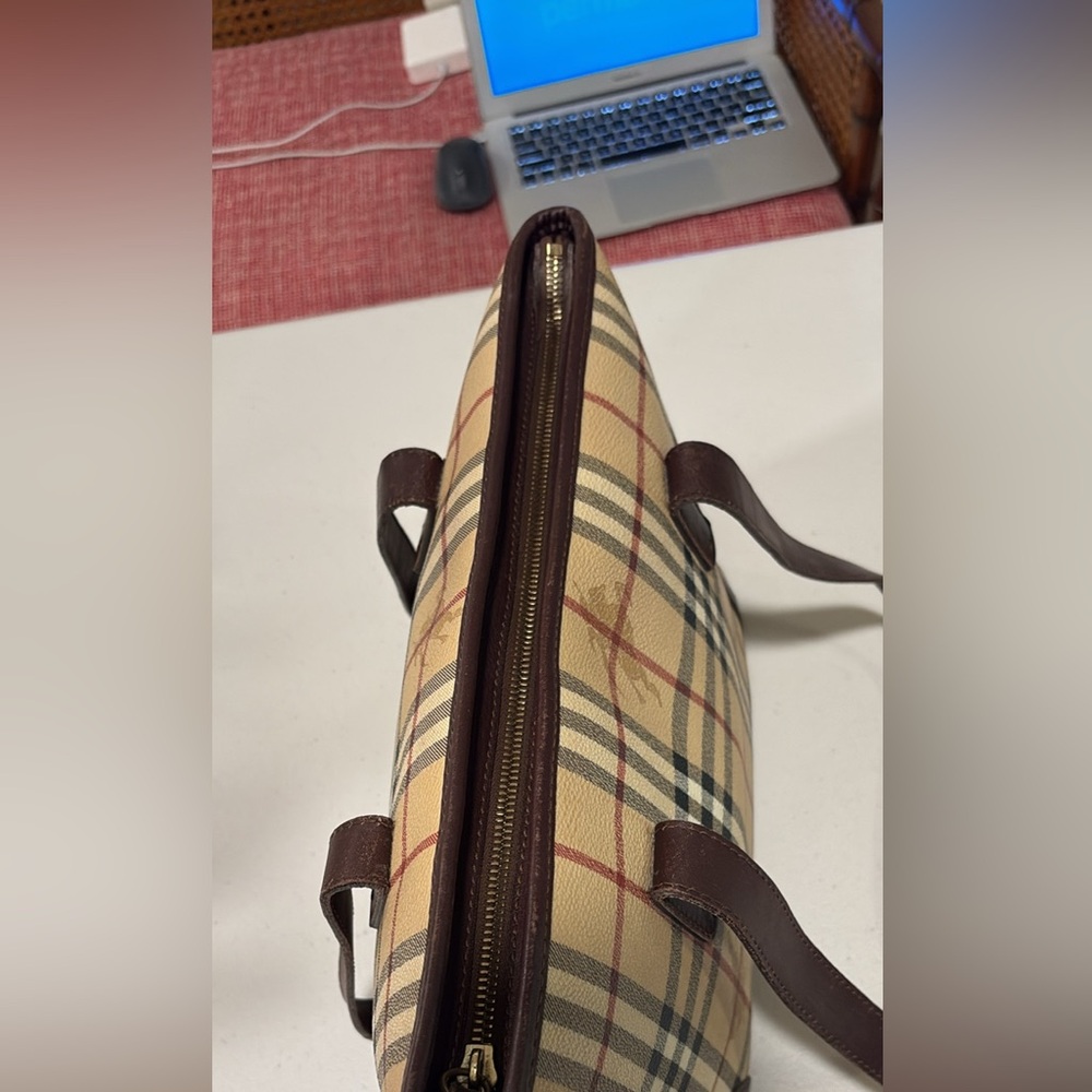 Burberry AUTHENTIC TOT Bag—Excellent Preowned Condition!! Great size!! - Picture 5 of 11